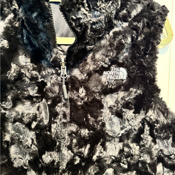 North Face Reversible Vest with Fur- NWOT - Picture 10 of 11